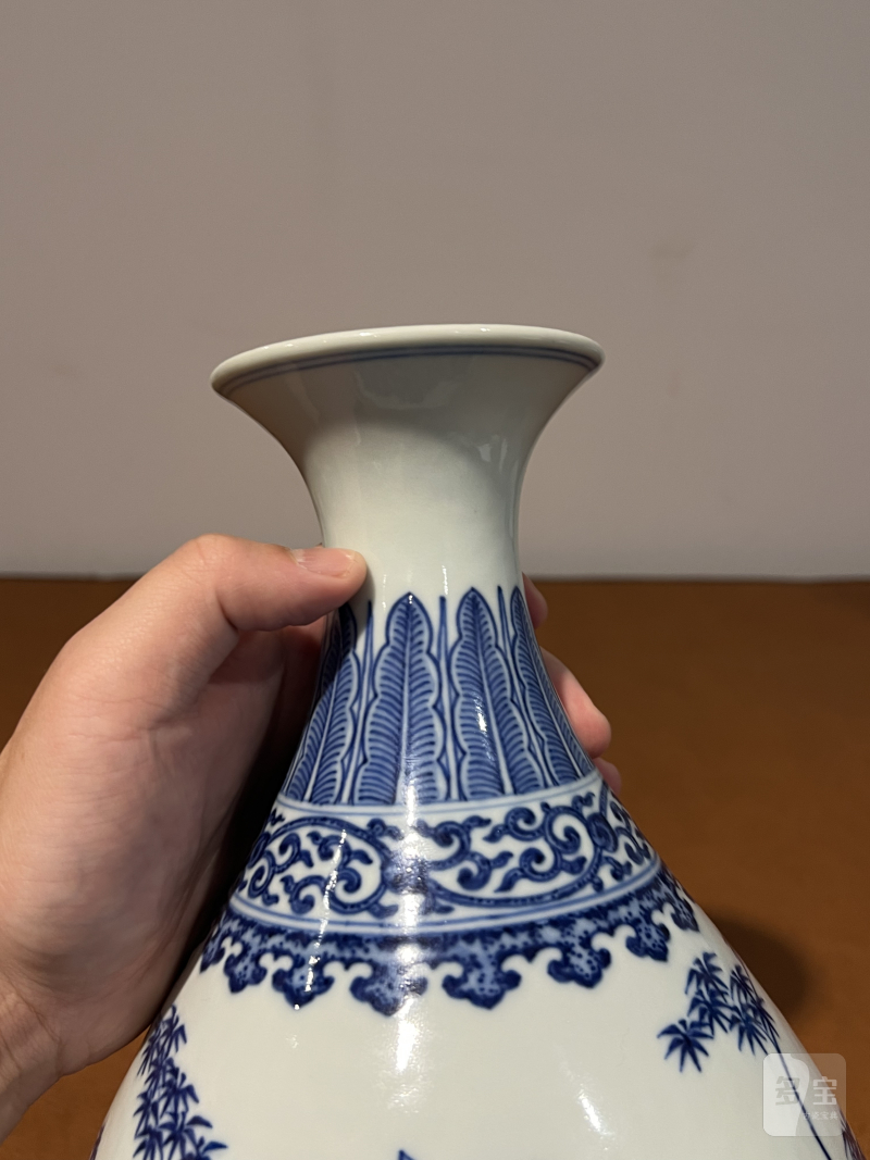 清乾隆 青花洞石芭蕉纹玉壶春瓶 - 图6